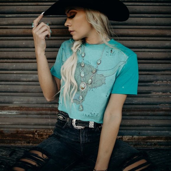 TEAL CROP TOP HIGHLAND COW Graphic Tee - Picture 6 of 7